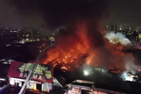 Video: Gewaltiger Brand einer Lagerhalle in Chile