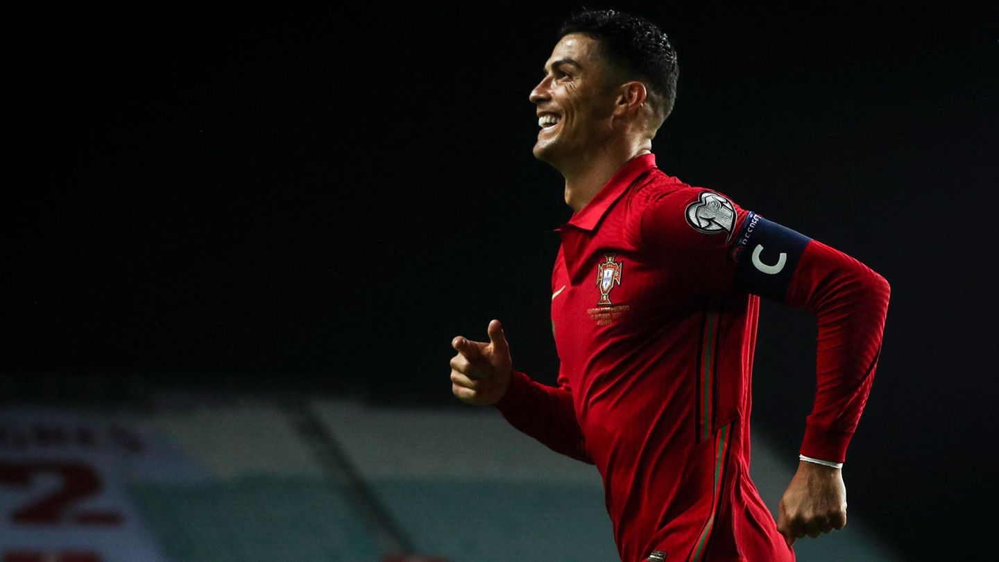 Ronaldo transfer brings ManU millions of followers and jersey sales