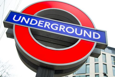 Ein Schild der Londoner U-Bahn