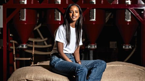 Sara Nuru wuchs mit dem Duft von frisch gerösteten Bohnen auf. Heute verkauft sie Kaffee und unterstützt Frauen in Äthiopien