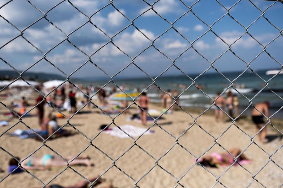 Zlatni Pjasăci, Bulgarien, 2016: Seit der Transformation vom Sozialismus zur Marktwirtschaft erfand Bulgarien sich als Urlaubsziel neu. Reisende wurden mit besonders günstigen Angeboten gelockt, der Goldstrand wurde zur Hochburg des Party-Tourismus.
