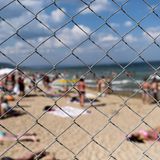 Zlatni Pjasăci, Bulgarien, 2016: Seit der Transformation vom Sozialismus zur Marktwirtschaft erfand Bulgarien sich als Urlaubsziel neu. Reisende wurden mit besonders günstigen Angeboten gelockt, der Goldstrand wurde zur Hochburg des Party-Tourismus.