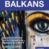 Die Ausstellung "Facing the Balkans" von Harald Schmitt ist vom 11. November 2021 bis 4. März 2022 im Fürstensaal und Prachttreppenhaus der Bayerischen Staatsbibliothek zu sehen.