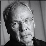 Harald Schmitt wurde am 2. März 1948 in Mayen/Eifel geboren. Von 1977 bis 2011 war er Fotoreporter beim stern und prägte während dieser Zeit das visuelle Gedächtnis Deutschlands mit. Für seine Arbeit erhielt er sechs World Press Photo Awards. Seit 2015 gilt Schmitts Interesse Regionen, die hierzulande vergleichsweise wenig Aufmerksamkeit erhalten: Ost- und Südosteuropa. Schmitt lebt in Hamburg, ist verheiratet und arbeitet als freischaffender Fotograf.