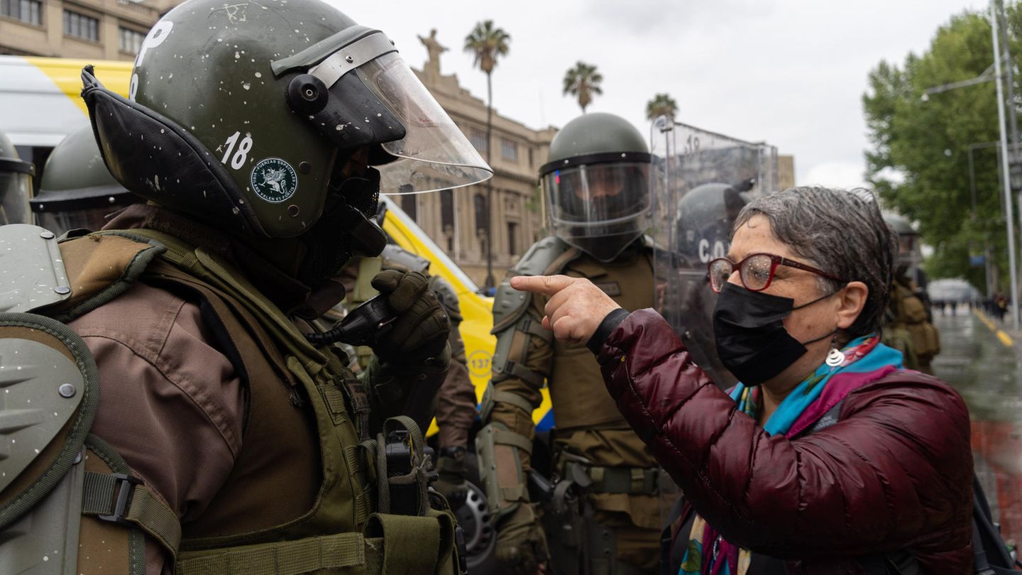 Chile: State of emergency imposed – dispute between police and indigenous peoples escalates
