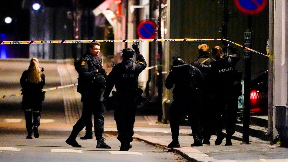 Polizei im Zentrum von Kongsberg Polizei im Zentrum von Kongsberg