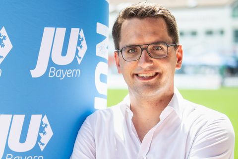 BERLIN³: Bayerischer JU-Chef will Schäuble aus dem Bundestag schmeißen – und schießt sich selbst ins Aus
