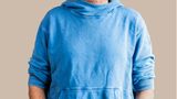 Ralf Blume, 54, Physiotherapeut aus Barsinghausen bei Hannover  "In meinem Job als Physiotherapeut treffe ich auf viele Menschen. Bis zu 30 Patienten kommen täglich in meine Praxis. Ohne Hygienemaßnahmen ging es auch schon vor der Pandemie nicht – Arbeitsmaterial desinfizieren, Maske tragen, Abstände einhalten. Das ist für mich gelebte Praxis. Ich lasse mich nicht impfen, weil ich mich und meine Mitmenschen durch mein Verhalten schütze. Mein eigenes Risiko schätze ich gering ein, weil ich vor neun Jahren meinen Lebensstil und meine Ernährung umgestellt habe und seither nicht mehr krank geworden bin. Ich vertraue meinem Immunsystem. Der mRNA-Impfung dagegen traue ich nicht. Immer häufiger höre ich von Patienten, dass sie nach der Impfung mit Schmerzen oder Gedächtnisschwund zu kämpfen hatten. Gegen gesundheitsschädliche Lebensmittel, Tabak und Alkohol wird nichts unternommen. Klar, Covid-19 ist gefährlich. Es hat aber lange nicht so große Auswirkungen wie Diabetes oder koronare Herzerkrankungen. Bei einem Besuch von Jens Spahn in meiner Region habe ich ihn persönlich gefragt, warum dann nicht auch vor gesundheitsschädlichem Essen und sogenannten Genussmitteln gewarnt wird. Darauf habe ich keine Antwort erhalten."