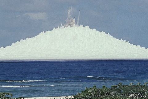 Unterwasser-Atombombe: Unglaubliche Video soll 1200 Meter hohe Detonation von 1958 zeigen