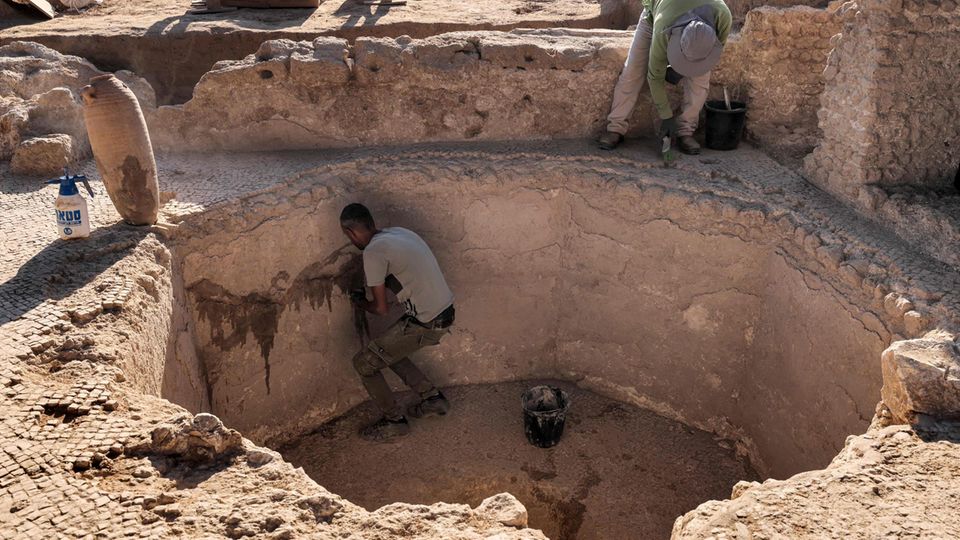 Miest wurden die Arbeiten von Sklaven verrichtet, wei viele hier schuften mussten, ist noch nicht bekannt.