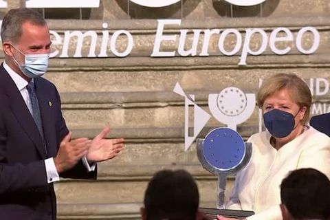 Video: Merkel mahnt Europa zur Zusammenarbeit