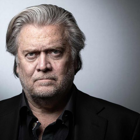 Steve Bannon mit sehr ernstem Gericht
