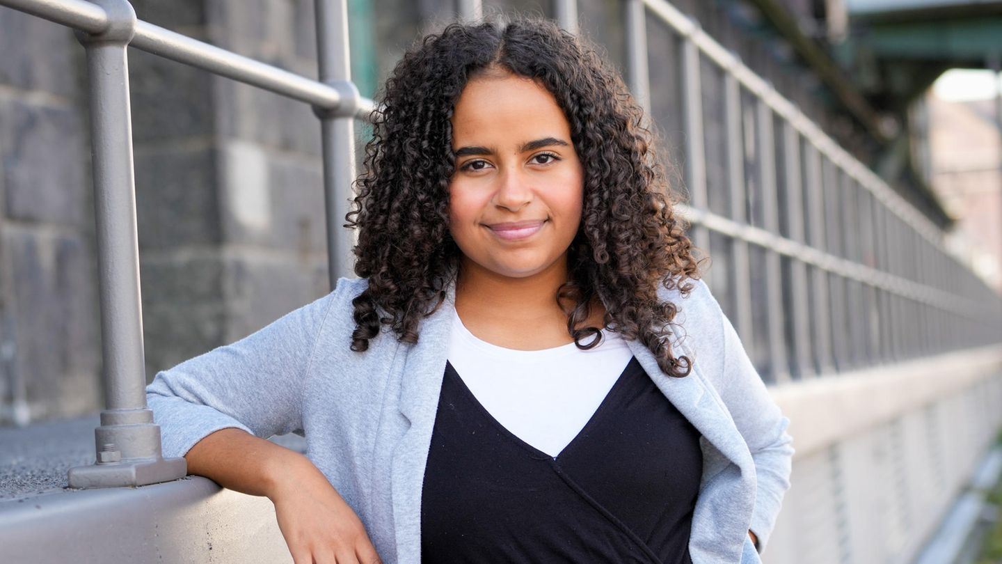 Green youth spokeswoman Sarah-Lee Heinrich remains in public
