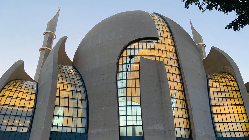 Die Ankündigung des Modellprojektes eines Muezzin-Rufs in Köln hat bundesweit zu einer kontroversen Diskussion geführt