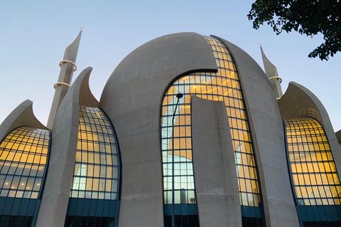 Die Ankündigung des Modellprojektes eines Muezzin-Rufs in Köln hat bundesweit zu einer kontroversen Diskussion geführt
