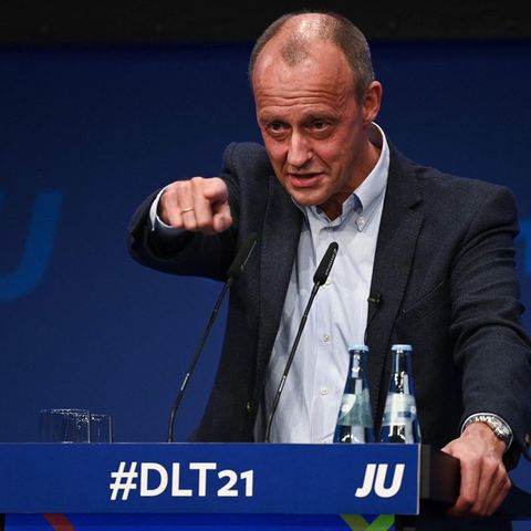Friedrich Merz kämpferisch am Rednerpult auf dem JU-Jahrestreffen