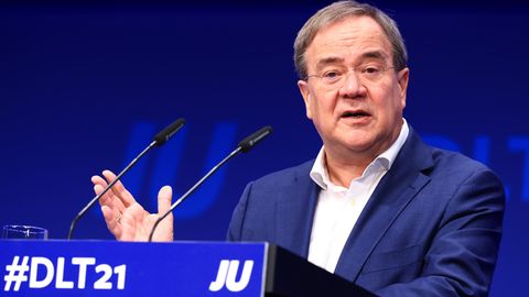 Armin Laschet am Rednerpult während des Deutschlandtages der Jungen Union