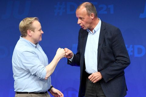 JU-Vorsitzender Tilman Kuban (links) und Friedrich Merz, nach dessen Rede am Freitag auf dem Deutschlandtag der Jungen Union