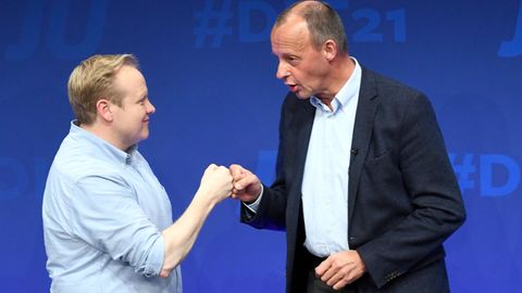 JU-Vorsitzender Tilman Kuban (links) und Friedrich Merz, nach dessen Rede am Freitag auf dem Deutschlandtag der Jungen Union