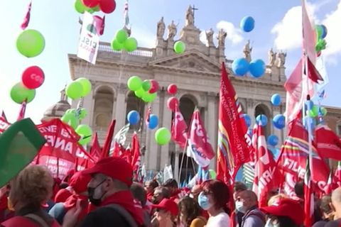 Video: Zehntausende in Rom gegen Rechtsextremismus auf der Straße