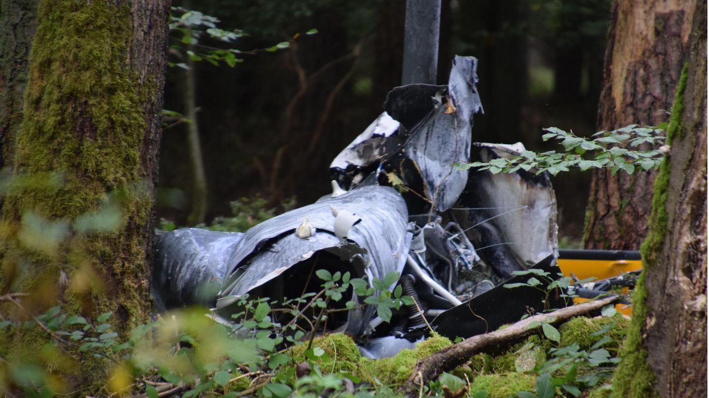 Bei einem Hubschrauberabsturz sind drei Menschen im Norden Baden-Württembergs ums Leben gekommen