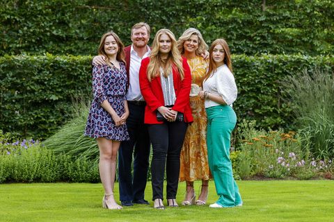Die niederländische Königsfamilie mit König Willem-Alexander, Königin Maxima (2. von rechts) und den Töchtern Amalia, Alexia und Ariane (von links)