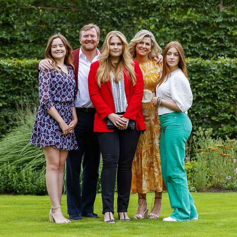 Die niederländische Königsfamilie mit König Willem-Alexander, Königin Maxima (2. von rechts) und den Töchtern Amalia, Alexia und Ariane (von links)