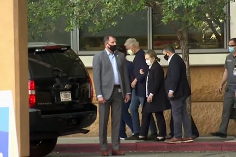 Video: Clinton darf Krankenhaus verlassen