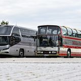 Die Design-Prinzipien des Neoplan Cityliner N116 (rechts) sind auch bei den aktuellen Modellen noch gültig