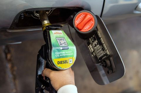 Tanken wird in Zukunft teurer (Symbolbild)