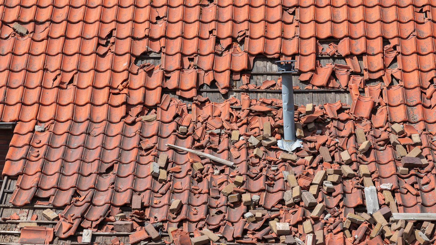 Versicherung Versicherungsbeiträge für eine Wohngebäudeversicherung oder eine Grundbesitzerhaftpflichtversicherungen können auf Mieter umgelegt werden, auch Versicherungen, die den Öltank oder die Glasscheiben abdecken. Private Versicherungen des Vermieters hingegen sind nicht umlagefähig, das gilt auch für eine Rechtsschutzversicherung.