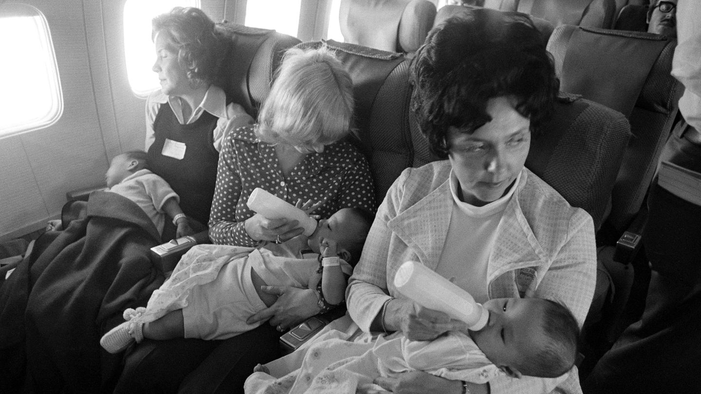 Operation Babylift 1975: Vietnamesische Waisenkinder werden ausgeflogen