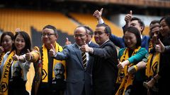 Der chinesische Unternehmer Guo Guangchang im Stadion der Wolverhampton Wanderers