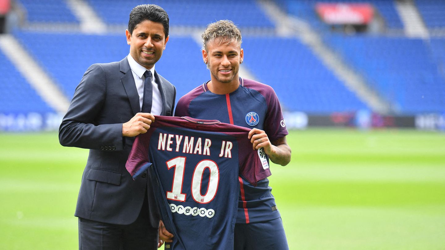 Nasser Al-Khelaifi – Paris Saint-Germain: 6,9 Milliarden Euro Nasser Al-Khelaifi mit Fußballstar Neymar