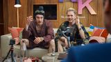 Eine ganz andere Klientel lauert in Folge zwei: Da bekommt Kranitz Besuch von dem prominenten Duo "T'n'T": Mit ihren Pranks sind Tom (Bjarne Meisel) und Toto (Gustav Schmidt, l.) zu Social-Media-Stars geworden. Jetzt wollen sie dem Paartherapeuten einen Streich spielen. Doch der merkt sofort, dass es in der Arbeitsbeziehung der beiden ein Problem gibt.