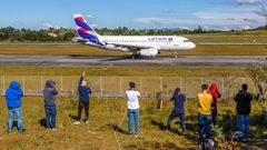 Airbus A319  von Latam in Medellin