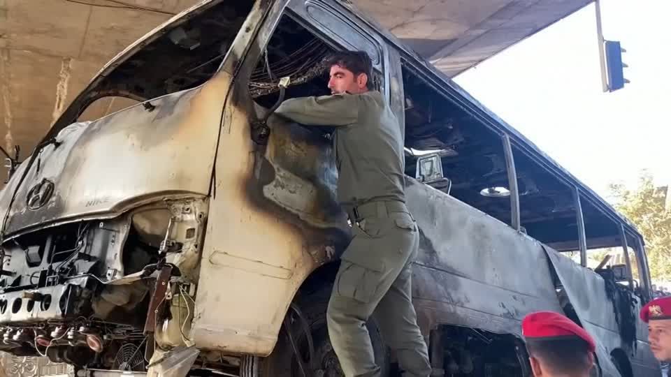 Video: Tote bei Anschlag auf Armeebus in Damaskus Video: Tote bei Anschlag auf Armeebus in Damaskus