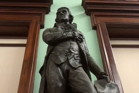 Video: Thomas Jefferson fliegt aus New Yorker Rathaus