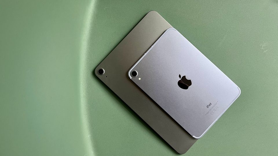 Im Vergleich zum iPad Air in 11 Zoll wirkt das iPad Mini geradezu winzig