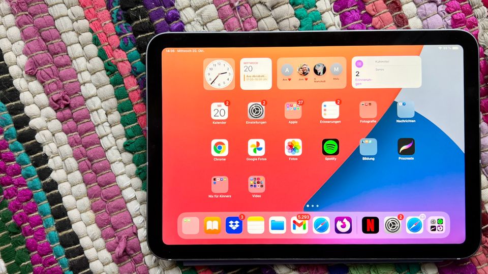 8,2 Zoll reine Power: Durch den schmaleren Displayrand bekommt Apple beim iPad Mini bei nahezu gleichen Maßen mehr Display im Gehäuse unterbringen Durch den schmaleren Displayrand bekommt Apple beim iPad Mini bei nahezu gleichen Maßen mehr Display im Gehäuse unterbringen