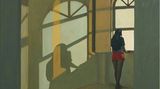 Das Licht von draußen malt an die Zimmerwand.