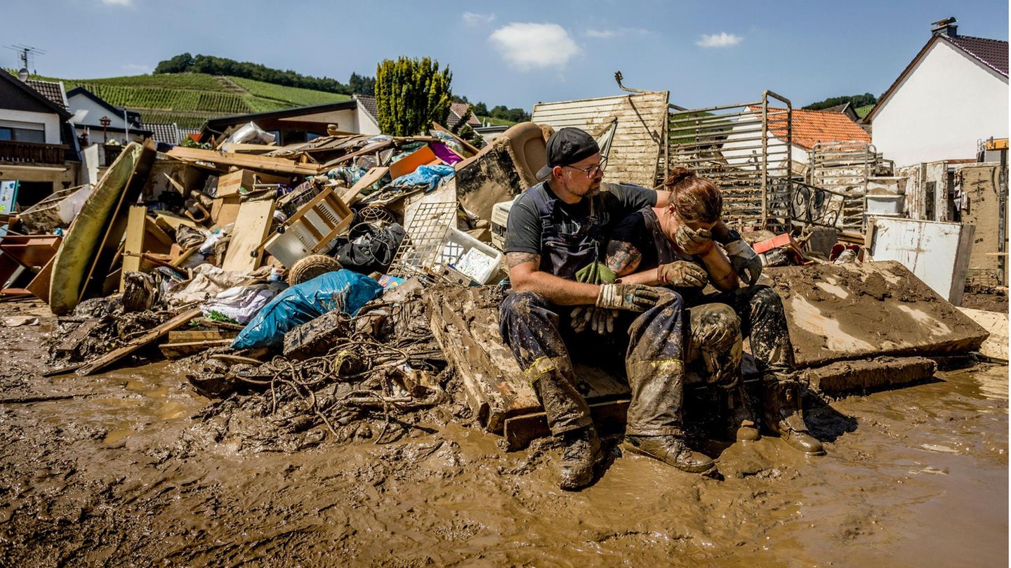 Ihr Elternhaus nahm die Flut, Wiederaufbau: 300.000 Euro: "Wir wissen nicht, wo wir anfangen sollen" Jessica Robrecht