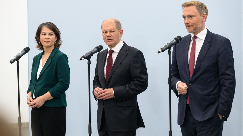 Baerbock Unzufrieden: Es Knirscht Bei Ampel-Koalitionsverhandlungen ...