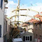 Baden-Württemberg, Ludwigsburg: Ein größeres Gerüst ist wegen des Sturms auf ein Gebäude gestürzt