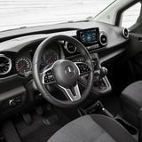 Das Cockpit gleicht der A-Klasse