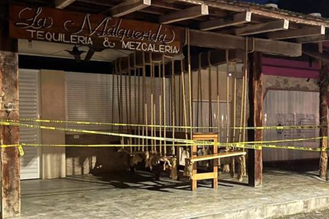 Der Tatort in Tulum in Mexiko: Die Bar La Malquerida ist nach der Schießerei mit Absperrbändern abgeriegelt worden.