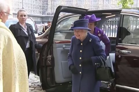 Video: Nach Reiseabsage: Queen verbringt Nacht im Krankenhaus