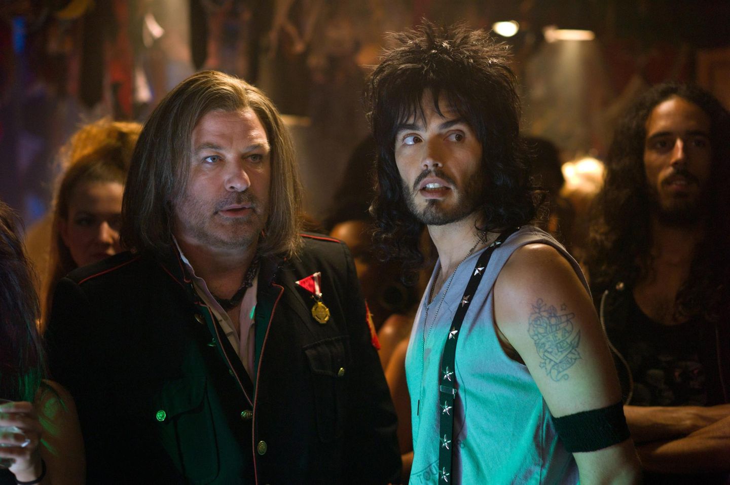 "Rock of Ages" heißt die Musicalverfilmung aus dem Jahr 2012, in der Baldwin einen Nachtclubbesitzer spielte – mit scheußlicher Frisur.