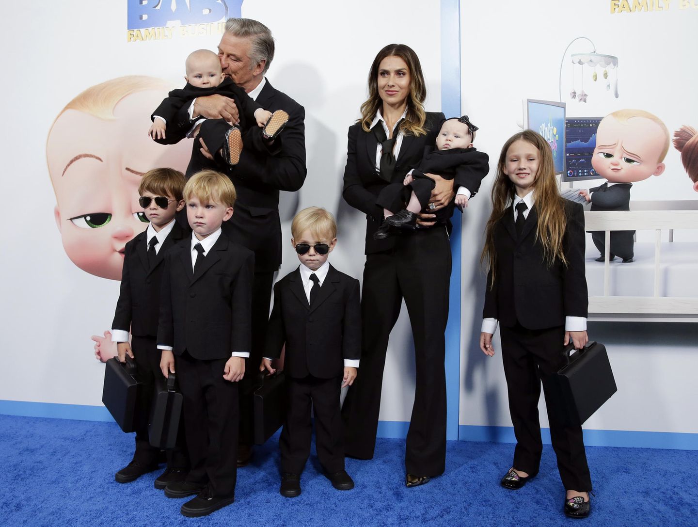 Das Paar hat zusammen sieben Kinder, vier Söhne und drei Töchter. Beim gemeinsamen Besuch einer Filmpremiere 2021 waren sechs der Kinder dabei – die jüngste Tochter kam erst 2022 zur Welt. 