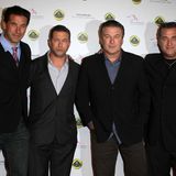 Auch seine drei jüngeren Brüder sind Schauspieler: Billy (l.), Stephen (2.v.l.) und Daniel Baldwin (r.).